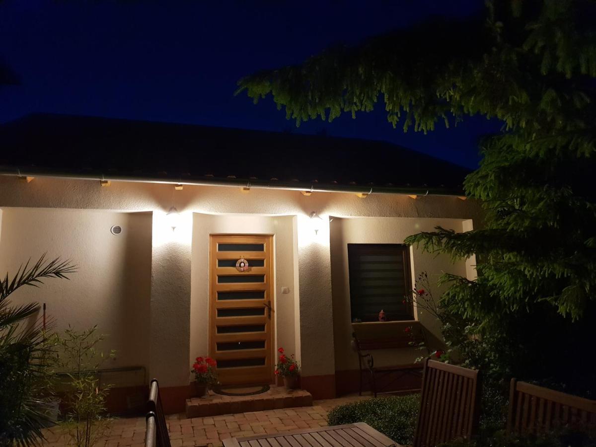 Fuered Deluxe Garden Apartment Balatonfured Luaran gambar