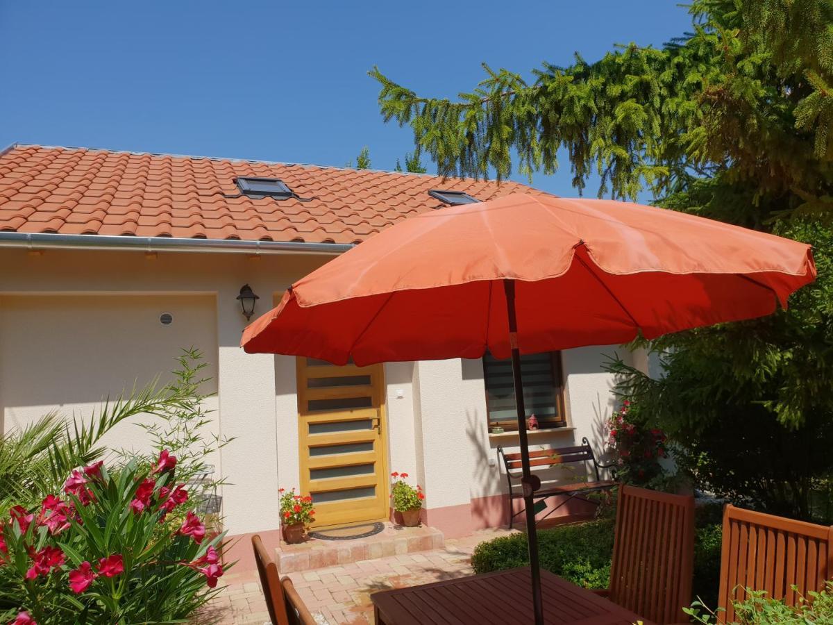 Fuered Deluxe Garden Apartment Balatonfured Luaran gambar